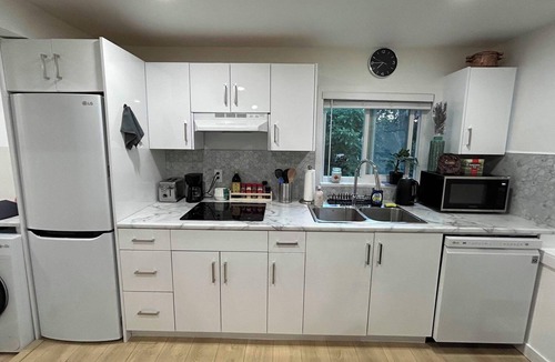 Lynn Valley House | Cozy 2BR Garden Suite w/Private Yard & EV Charger near Grouse Mountain & Trails