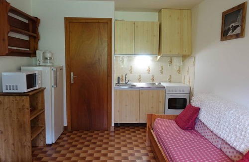 Beaufort Apartment | Cozy 30m² Apt for 4 at Planay Slopes avec Balcony, Parking & Heated Ski Room
