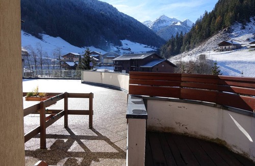 Areches Apartment | Cozy 3BR Apartment for 4-6 with Terrace, Pool Access, and Mountain Views in Arêches-Beaufort