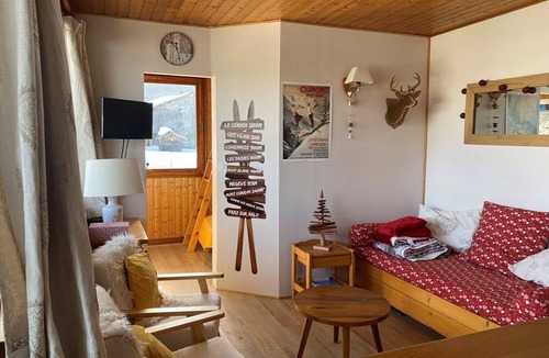 Cohennoz Apartment | Cozy 4-Person Apartment, 50m from Slopes & Shops, Balcony with Mountain View!