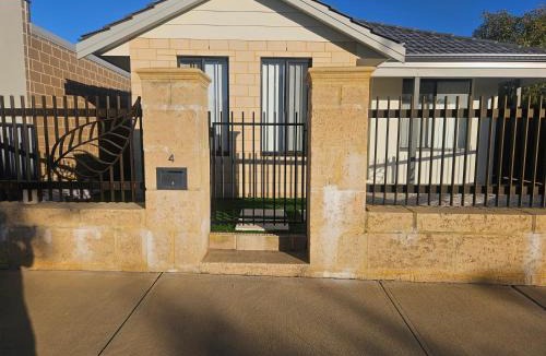 Baldivis House | Cozy and Compact Holiday and Business Home