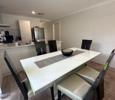 Baldivis House | Cozy and Compact Holiday and Business Home