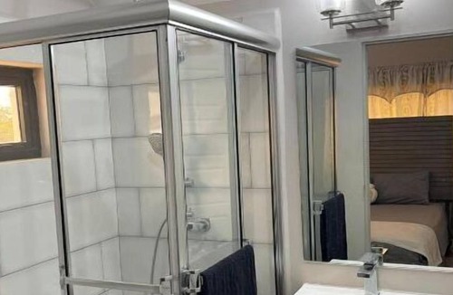 Arouca House | Cozy and convenient location. great for business and family stay..
