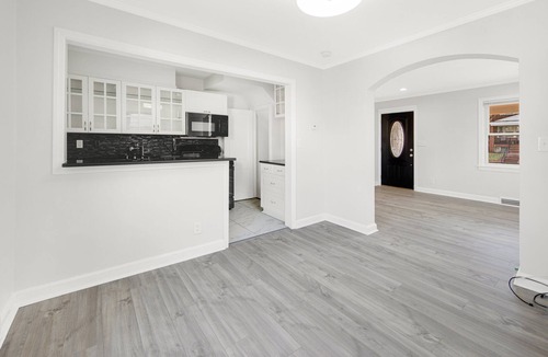 Fairlawn House | Cozy and furnished 3B2B turnkey rental - Business, Family, and Pet Friendly