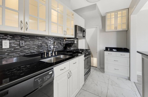 Fairlawn House | Cozy and furnished 3B2B turnkey rental - Business, Family, and Pet Friendly
