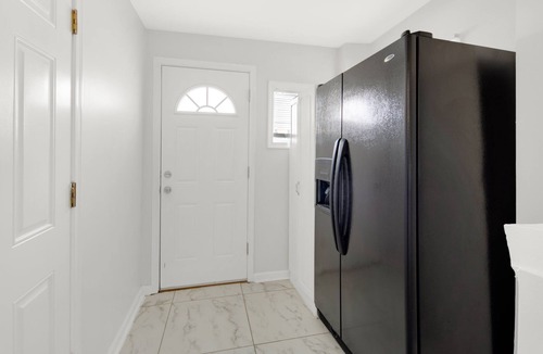 Fairlawn House | Cozy and furnished 3B2B turnkey rental - Business, Family, and Pet Friendly