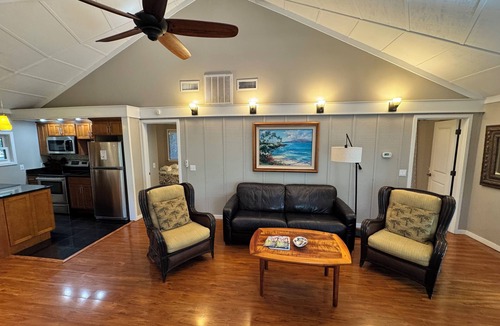 Night Heron House | Cozy and Stylish Night Heron Retreat with Lagoon View and Private Hot Tub