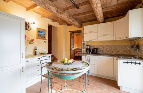 Castel Focognano Apartment | Cozy apartment in Castel Focognano -AR-