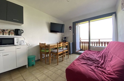 Cohennoz Apartment | Cozy apartment for 4, near slopes and shops
