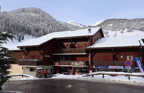 Areches Apartment | Cozy Apartment for 2-4 People, Central Location, Near Ski Slopes, Pool Access in Summer