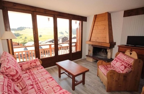 Les Saisies Apartment | Cozy apartment in Les Saisies - 6 pers, fireplace, south balcony