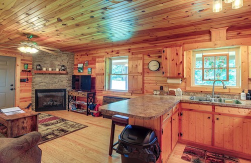 Sparta Cabin | Cozy Cabin w/Deck & Hot Tub in Blue Ridge Mtns!