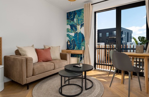 Century City Apartment | Cozy Century City Studio | Backup Generator