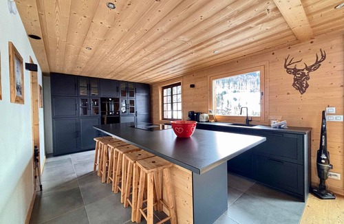 Flumet Ski Chalet | Cozy chalet in Flumet for 8-10 people with fireplace and WiFi