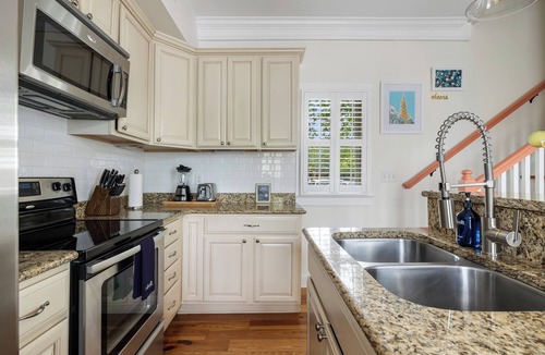 Cannonborough Elliotborough Cottage | Cozy Charleston Cottage | Brandy Crusta