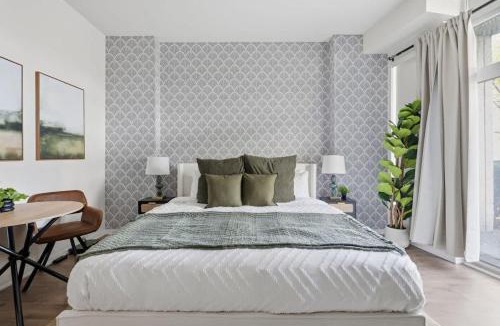 Fort York Apartment | Cozy City Studio Near Budweiser & BMO Stadium