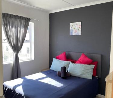 Muizenberg Apartment | Cozy corner apartment Muizenberg