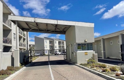 Muizenberg Apartment | Cozy corner apartment Muizenberg 2-bedroom apartment with WiFi