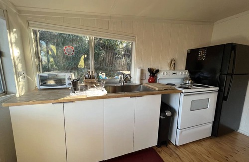 Calabasas Highlands Cottage | Cozy Cottage Getaway in the Mountains - 20 min from the beach!