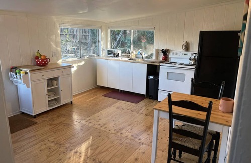 Calabasas Highlands Cottage | Cozy Cottage Getaway in the Mountains - 20 min from the beach!