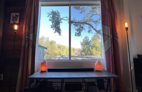 Calabasas Highlands Cottage | Cozy Cottage Getaway in the Mountains - 20 min from the beach!