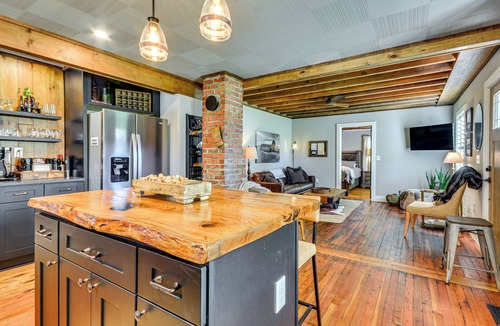Thomasville Cottage | Cozy Cottage: Nature-filled Winston-salem Retreat!