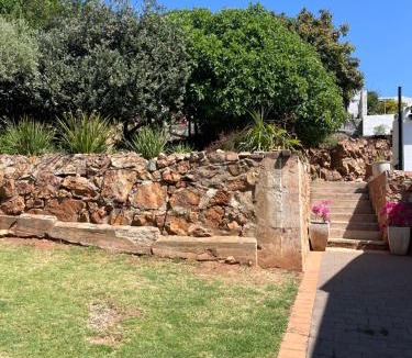 Greater Johannesburg Metropolitan Area Apartment | Cozy Cottage on 5th Avenue