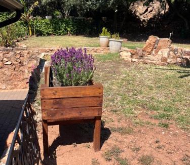 Greater Johannesburg Metropolitan Area Apartment | Cozy Cottage on 5th Avenue