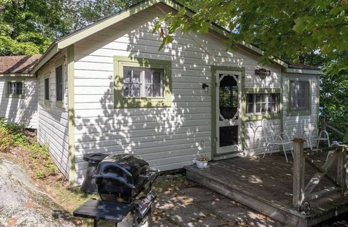 Cecebe Cottage | Cozy cottage on Lake Cecebe. Tranquility above Muskoka at Rockwynn Cottages