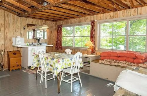 Cecebe Cottage | Cozy cottage on Lake Cecebe. Tranquility above Muskoka at Rockwynn Cottages
