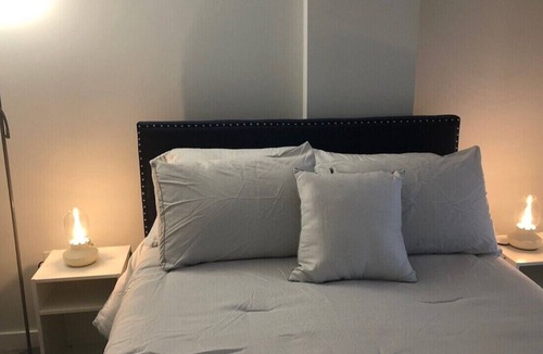Downtown Condo | Cozy Exquisite condo 5 min to DC, entertainment, Whole Foods, metro trains, etc.