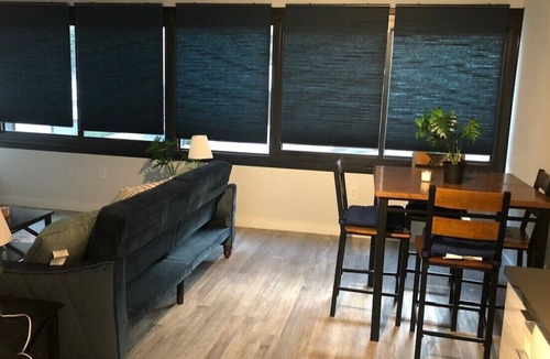Downtown Condo | Cozy Exquisite condo 5 min to DC, entertainment, Whole Foods, metro trains, etc.