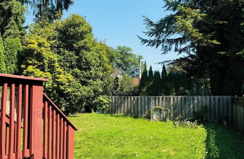 Lynn Valley House | Cozy Garden 1 bedrooms Suite in welcoming North Vancouver with WiFi