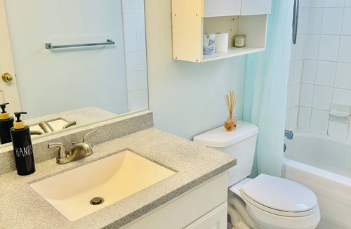 Lynn Valley House | Cozy Garden 1 bedrooms Suite in welcoming North Vancouver with WiFi