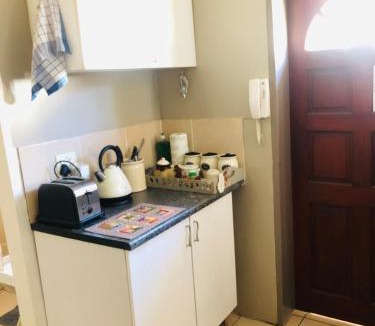 Weltevredenpark Apartment | Cozy guest suite with private access
