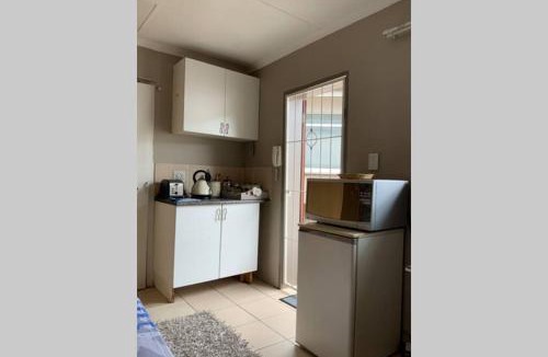 Weltevredenpark Apartment | Cozy guest suite with private access