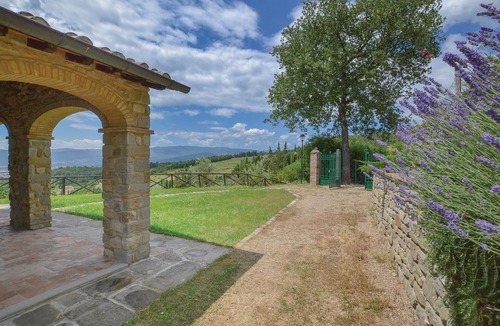 Bibbiena House | Cozy home in Bibbiena AR with private swimming pool, can be inside or outside