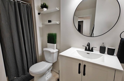Upper Lonsdale House | Cozy in home Suite in Upper Lonsdale, footsteps away from it all