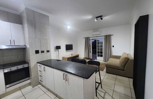 Greater Johannesburg Metropolitan Area Apartment | cozy la vash is family friendly to stay