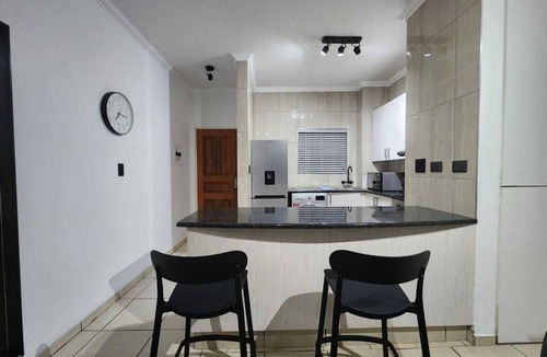 Greater Johannesburg Metropolitan Area Apartment | cozy la vash is family friendly to stay