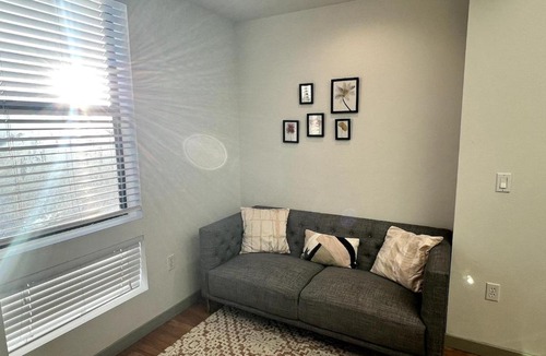 Pico Apartment | Cozy loft in heart of Santa Monica FREE Parking