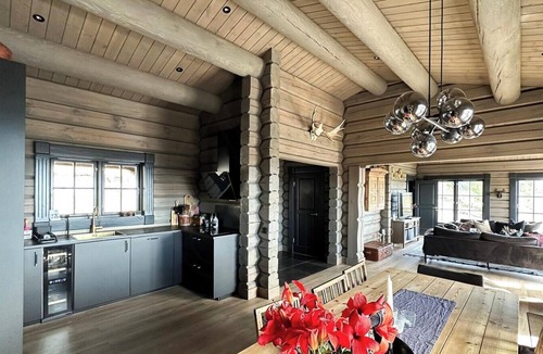 Loten Municipality House | Cozy log cabin with a view over Hedmarken