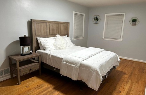 Clinton House | Cozy modern home in the DMV, an ideal spot for exploring D.C. and Alexandria!