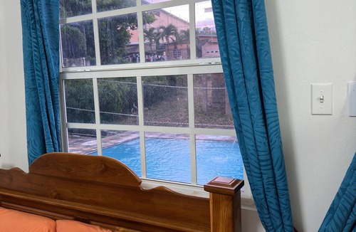 Lambeau Apartment | Cozy one bedroom garden sides