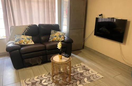 Rustenburg Apartment | Cozy one bedroom in Kaldi Place