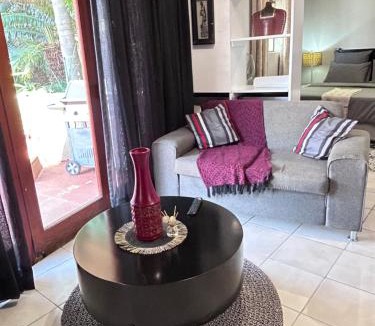 Weltevredenpark Apartment | Cozy pool side cottage