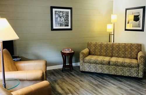 Shawano Resort | Cozy retreat across the street from Shawano lake.
