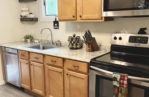 Lackawaxen House | Cozy Retreat in Masthope by Narrowsburg & Delaware