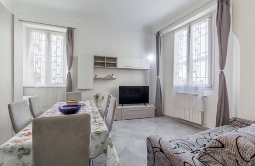 Peretola House | Cozy room close to the airport