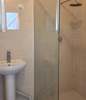 Morley House | Cozy room near airport